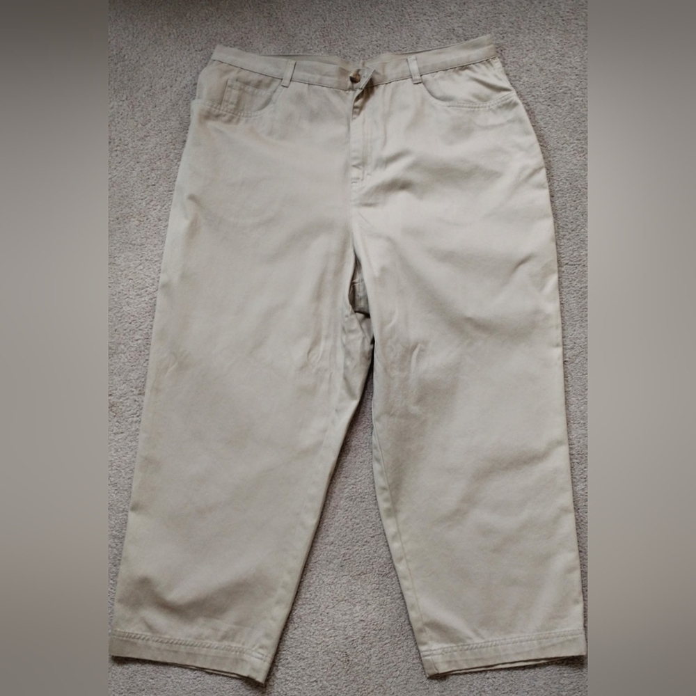 Brand New Rafaella ladies cropped pants size 14 (fit small) NWOT in beige